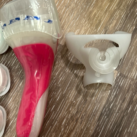 Schick Intuition Pink Razor for Women - sealed but no box - Picture 4 of 4